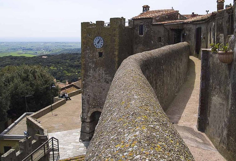 Palazzo Collacchioni e Rocca Aldobrandesca - Capalbio, Italy